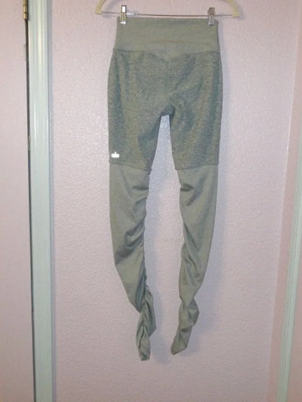 Alo Yoga Goddess Leggings Size S Sage Green High Waist Sculpting Stretch Ribbed
